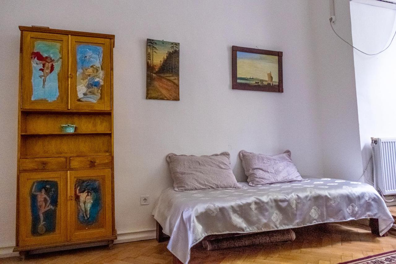 Gutsa Artists Mini-Hotel Tbilisi Exterior photo