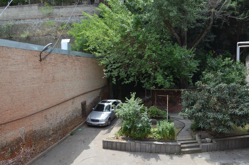 Gutsa Artists Mini-Hotel Tbilisi Exterior photo