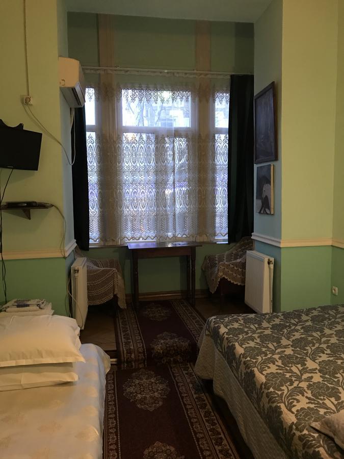Gutsa Artists Mini-Hotel Tbilisi Exterior photo