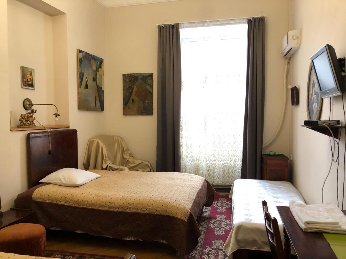 Gutsa Artists Mini-Hotel Tbilisi Exterior photo