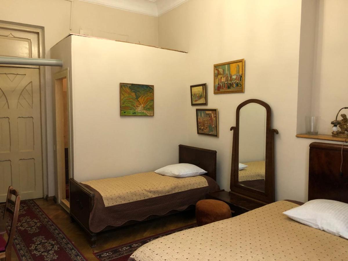 Gutsa Artists Mini-Hotel Tbilisi Exterior photo